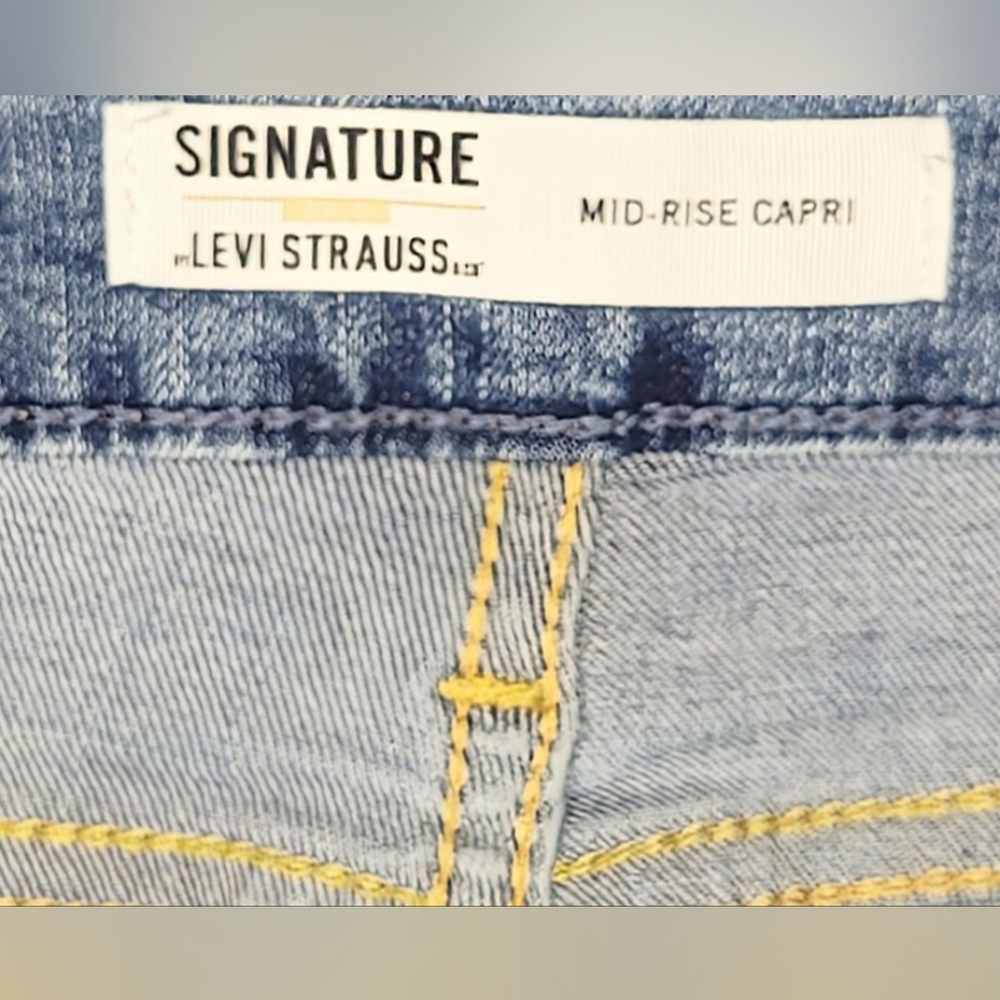 Levi Strauss Signature Mid Rise Capri Jeans Womens Size 18 W34 Cuffed Stretch - Picture 3 of 8